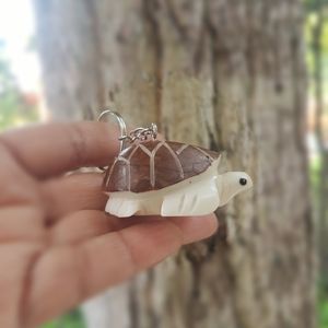Handmade turtle keychain Tagua